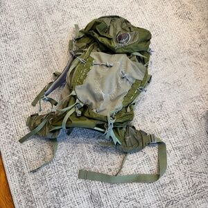 Osprey Aura AG 50 Women's Backpacking Pack | Size WM | Rainforest Green